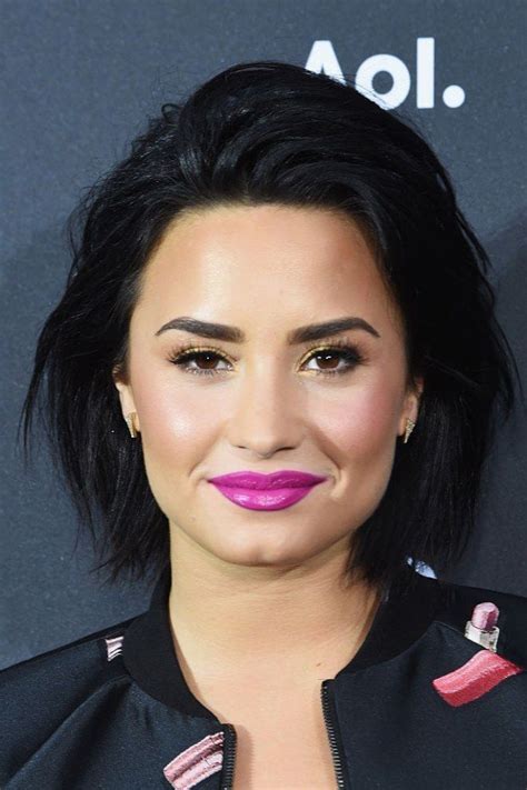 Following is the latest hairstyle list that includes demi lovato best, short, bun, updo, braided the hairstyle is named as the tousled bob hairstyle for the short hairs. demi lovato face in 2020 | Demi lovato short hair, Demi ...