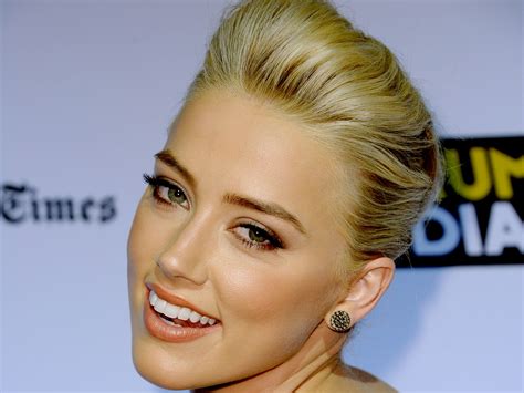 Amber Heard Beautiful Blonde Hair Amber Heard Wedding Hair And Makeup