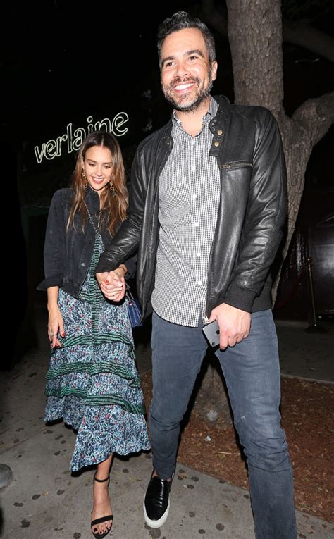 Jessica Alba And Cash Warren From Celebrity Couples Who Got Married At The Courthouse E News
