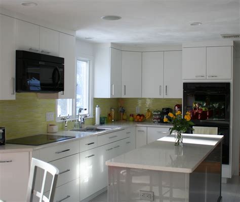 Ultracraft Matte White And Gloss Silver Contemporary Kitchen Kitchen