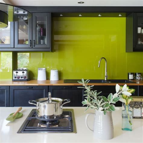 Los azulejos para paredes de cocina ofrecen más opciones de personalización que cualquier otro producto disponible. Cocinas verdes - 35 imágenes de diferentes tonalidades