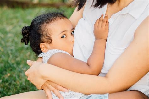 14 Awful Things People Say When You Re Extended Breastfeeding
