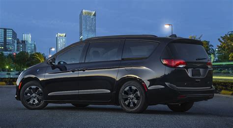 First Drive 2019 Chrysler Pacifica Hybrid Limited