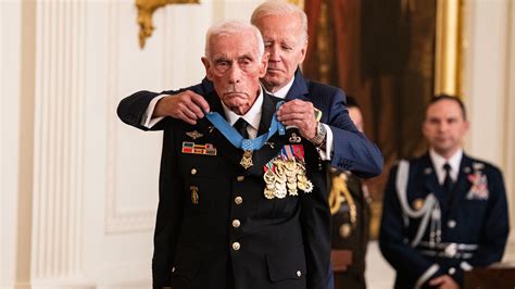 Biden Awards Medal Of Honor To Vietnam War Soldiers The New York Times