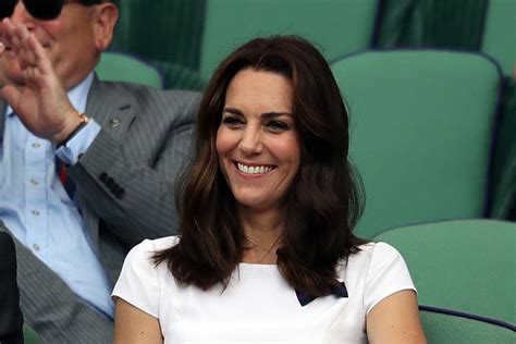 Kate Middleton A Wimbledon Tifa Per Roger Federer E Lo Bacia Guarda Le Foto People