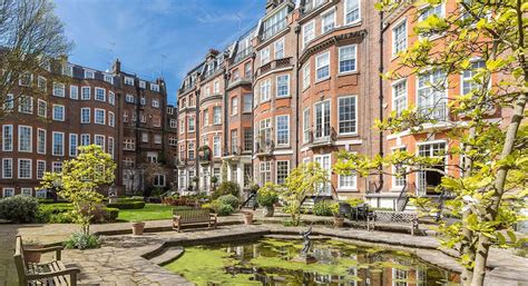 A Modern Mayfair London Apartment With Access To A ‘secret Garden