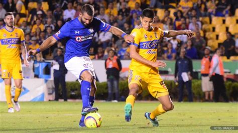 Palos, díaz, acosta, rodríguez, sánchez, jiménez, zelarayán, gignac, álvarez, torres y sosa. Duelo de invictos; Cruz Azul vs Tigres | Soy Fútbol