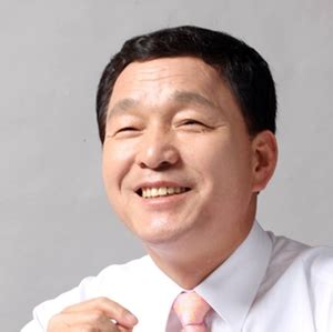 다문화방송신문 9분째 명사인터뷰 더불어민주당 던 안산시장님이자 국회의원인 김철민 의원님을 모시고 다문화관련 정책과 의견 업적을 인터뷰 했습니다. 데일리벳 - 소통하는 수의사신문 데일리벳