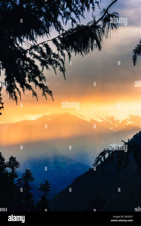 Crepuscular Light Shaft Over Himalaya Mountains Naggar Himachal