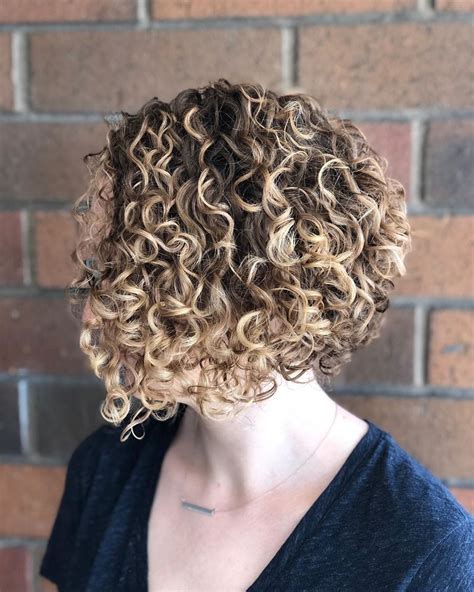 130 Short Haircuts For Oval Faces And Curly Hair Short