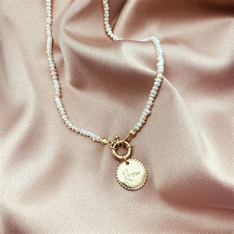 Front Locked With Engraved Disc Pendant Organic Pearls Necklace