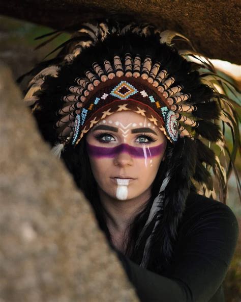 Pin By Jana Podobová On Make Up Native American Headdress Native American Beauty Native