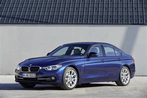 The bmw 3 series offers a mileage ranging the bmw 3 series is a popular compact executive car series, manufactured by the german company bmw. BMW 3-series facelift launched at Rs 35.90 lakh - Autocar ...