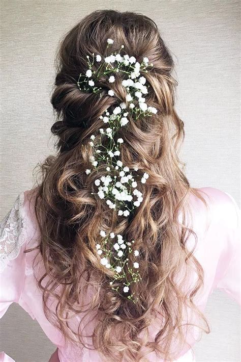 Wedding Hairstyles With Flowers 30 Looks And Expert Tips Flowers In Hair Winter Wedding Hair