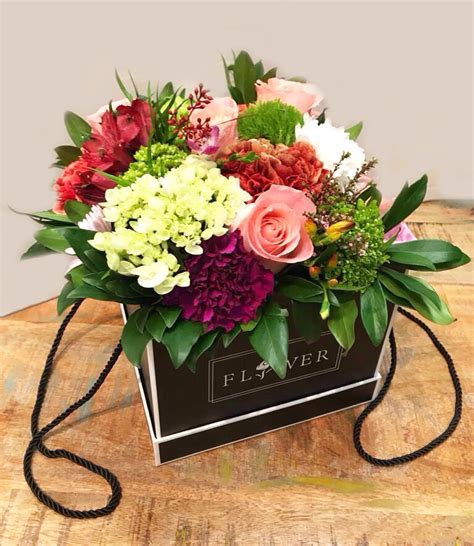 Keep track of your eggs. Sweet Reminder - Flowers in a box with macaroons Buy in ...