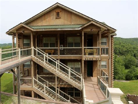 This cabin's 2 outdoor pools and seasonal outdoor pool are among the featured amenities. Cabins In Branson Mo With Hot Tubs Vacation : Luxurious ...