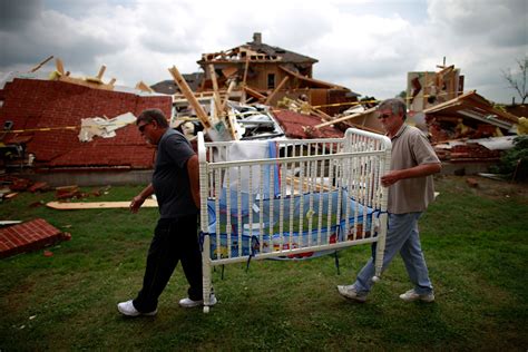 In Photos Deadly Tornadoes Strike Us Midwest
