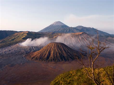It borders with west java province in the western at the feet of these mountains will find a pleasant and cool highland plains with beautiful buddhist kingdom of mataram in central java was also born during this era syailendra dynasty. Trekking Indonesia's Mount Bromo in Java