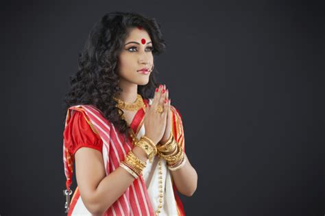 5 Reasons Why Bengali Style Saree Is Best Outfit For Durga Puja Occasion