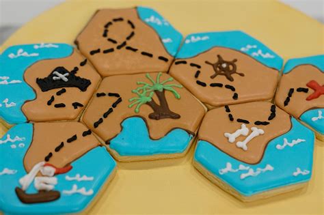 These Treasure Map Cookies Are The Ultimate Halloween Party Snack
