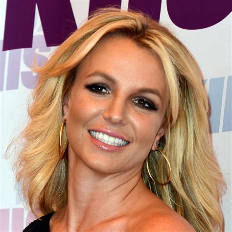 Contact britney spears on messenger. Britney Spears - Age, Songs & Kids - Biography