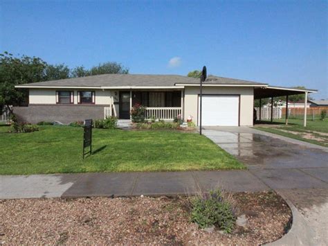 2511 N 6th St, Garden City, KS 67846 | MLS# 17462 | Redfin