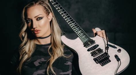 Nita Strauss Into The Void Rock And Roll Globe