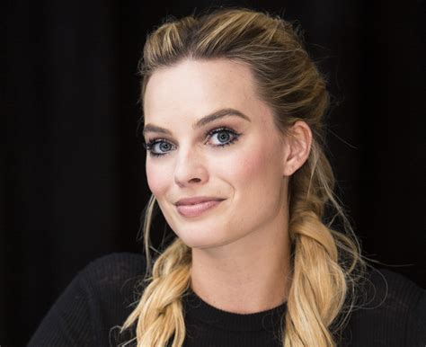 320x240 Margot Robbie Beautiful Eyes Apple Iphoneipod Touchgalaxy Ace