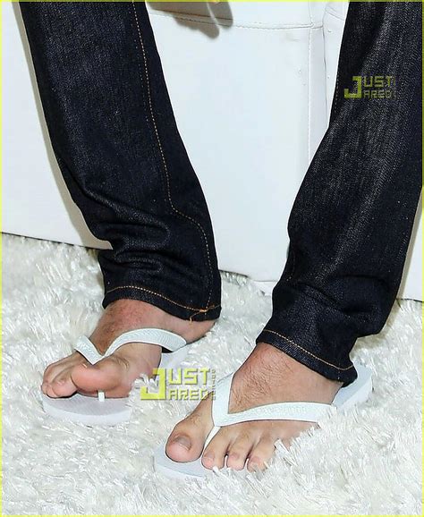 Zac Efron Has Hairy Feet Photo 645041 Photos Just Jared Celebrity