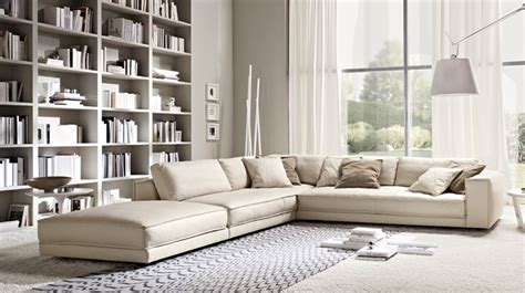 Si vives en un apartamento y quizá no cuentas con mucho espacio, podrás llevar sofá camas o futones, ideales. Sala Moderna Ziam | Living Habitat Mexico