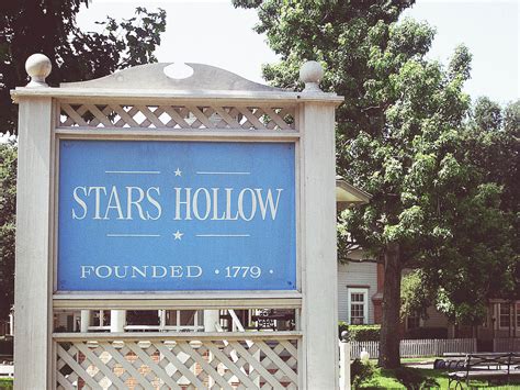 Return To Stars Hollow The Resurrection Of The Gilmore Girls Forces