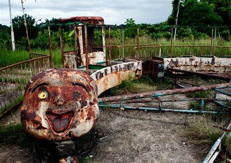 20 Abandoned Amusement Park Characters Youd Probably Rather Not Find