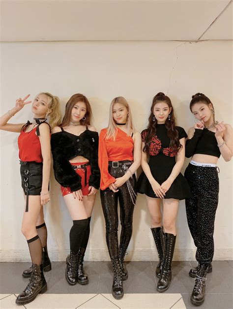 Itzy Orange Black Stage Outfit Itzy Stage Outfits Kpop Outfits