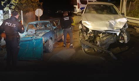 İki araba çarpıştı Korkunç kazada çok sayıda yaralı var Gündeme Bakış