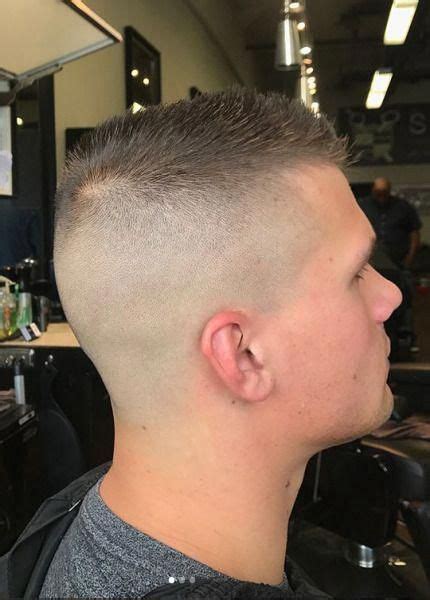 The result is a textured hairstyle that is not only aesthetically appealing but that also easy to style. Best Hairstyle For Big Nose Men