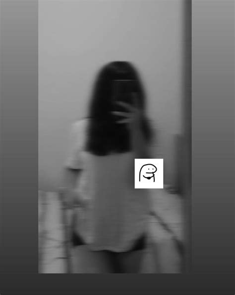 te gustó blurred aesthetic girl mirror shot selfie poses mirror selfie girl