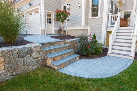 A Traditional Retaining Wall With Steps Using Our New England Blend In