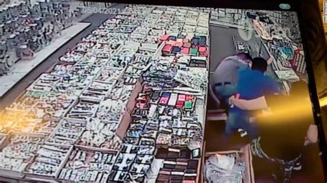 Washington Dc Police Are Looking For A Suspect In The Assault Of An Asian Store Owner Cnn