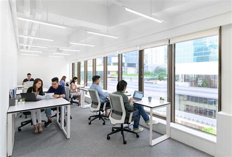 806 高雄市 前鎮區 中華五路789號 tel: 共用工作空間theDesk統一中心工作相片