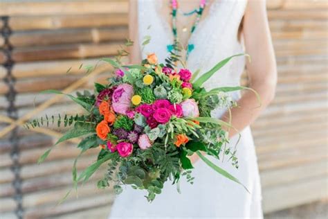 Weitere ideen zu braut, kleider, brautkleider online bestellen. Inspiration für eine bunte Boho-Beach-Hochzeit am Chiemsee