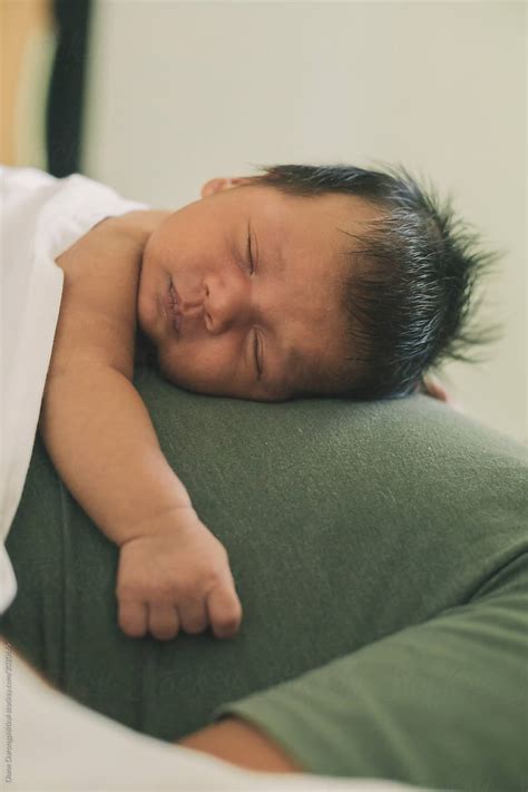 A Sleeping Newborn Del Colaborador De Stocksy Diane Durongpisitkul