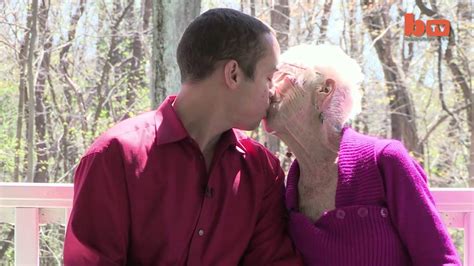elle a 91 ans il en a 31 ans et sont amoureux youtube