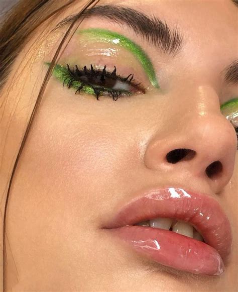 The Coolest Summer Makeup Looks Green Eyeliner Eye Makeup Makeup