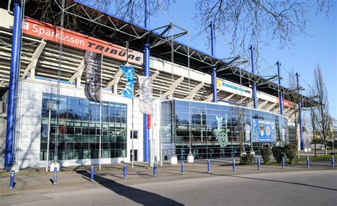 Alle aktuellen news zu msv duisburg sowie bilder, videos und infos zum verein, kader, spielplan weil mehrere coronafälle beim msv duisburg auftraten, muss das team in quarantäne. MSV Duisburg: Stadion wird zum Corona-Probezentrum - liga3 ...