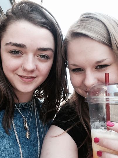 Photos Of The Beautiful Maisie Williams Beauty Pictures