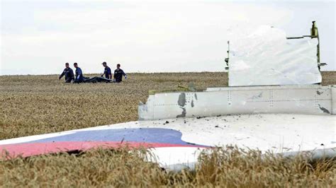Many Human Remains Found At Mh17 Crash Site Dutch