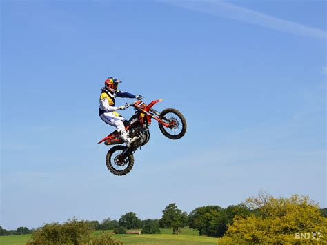 Le jeune pilote suisse jason dupasquier, âgé de 19 ans, a été victime samedi d'un terrible accident pendant les qualifications du grand prix d'italie de la catégorie moto3, sur le circuit du mugello. La Voitelière s'offre Mat Rebeaud - RTN votre radio régionale