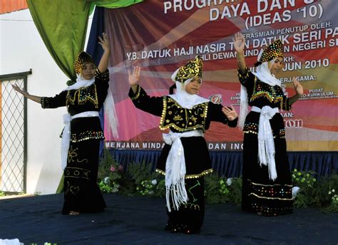 Namun, pengamal budaya tarian igal di semporna mengatakan bahawa tarian ini lebih tepat dirujuk berdasarkan repertoire muzik tangunggu' yang mengiringinya. Mencerna Minda: Mahasiswa perlu dekati masyarakat sebagai ...