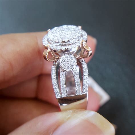 Cincin berlian model ini menjadi favorit banyak pasangan untuk merayakan cinta. Jual Cincin Fashion Berlian Eropa Tabur 0,79ct Ikat Emas ...