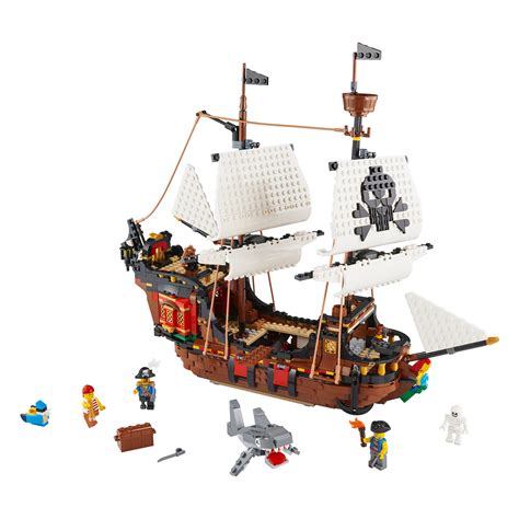 Every five or six years they get another but that doesn't mean that 31109 pirate ship should be overlooked, because this particular vessel does something very different. LEGO Creator 31109 - Pirate Ship